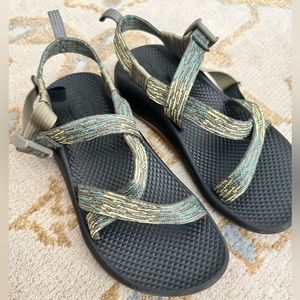 Chacos kids size 4